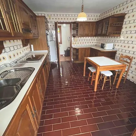 Dentro De Muralla Y Parking Gratuito En Pleno Centro לוגו