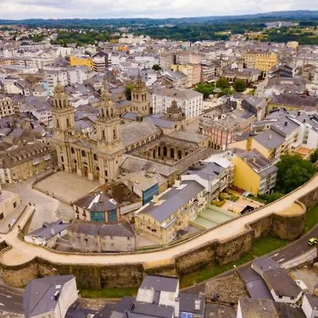 Dentro De Muralla Y Parking Gratuito En Pleno Centro דירה